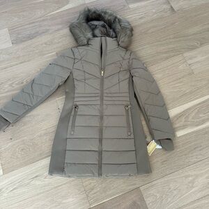 Women's Gray Puffer Coat with Faux Fur Hood